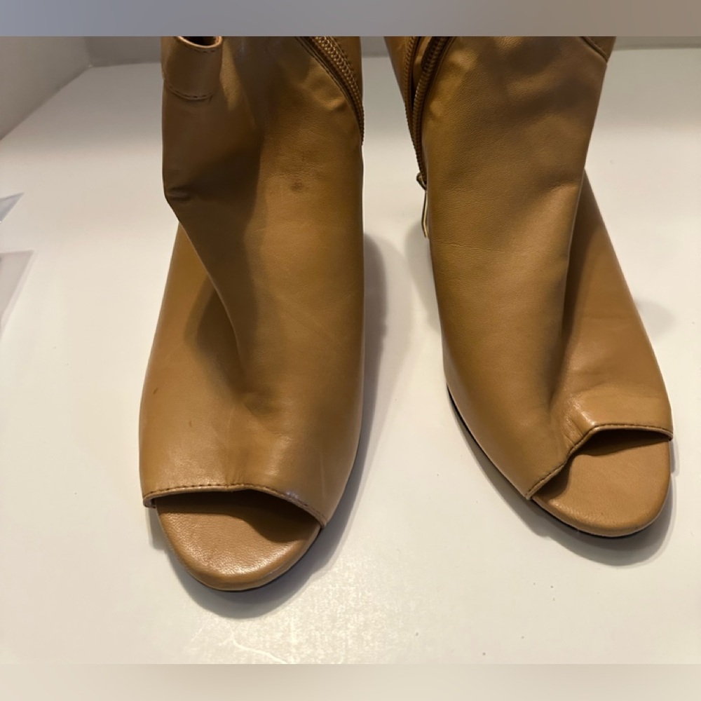 Vince Camuto peep toe booties Sz 8. NWOT